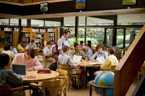 Top Business Schools With Scholarships in 2024: Your Guide to Affordable Quality Education